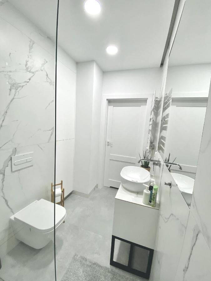 Mycherry - Old Town Apartment - Wiezienna 21C Вроцлав Экстерьер фото
